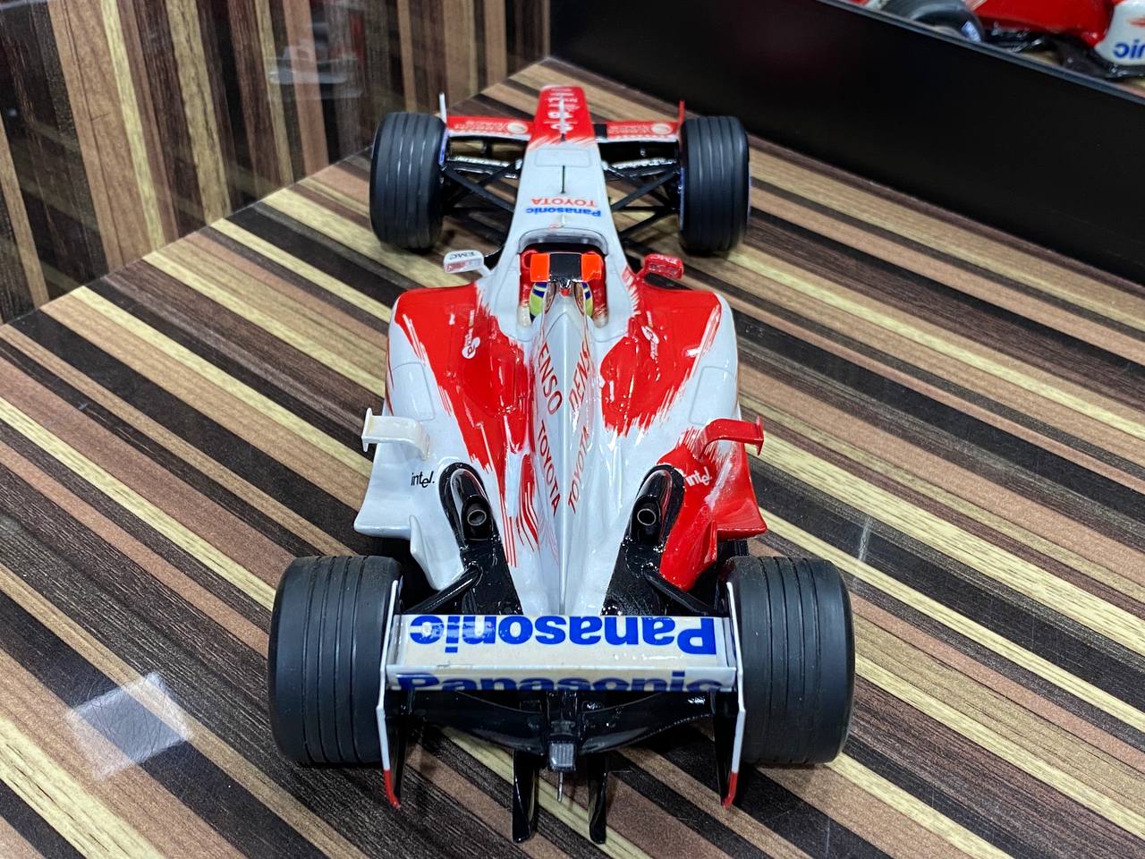 Panasonic Toyota Racing TF104 C. Da Matta Formula 1 Minichamps