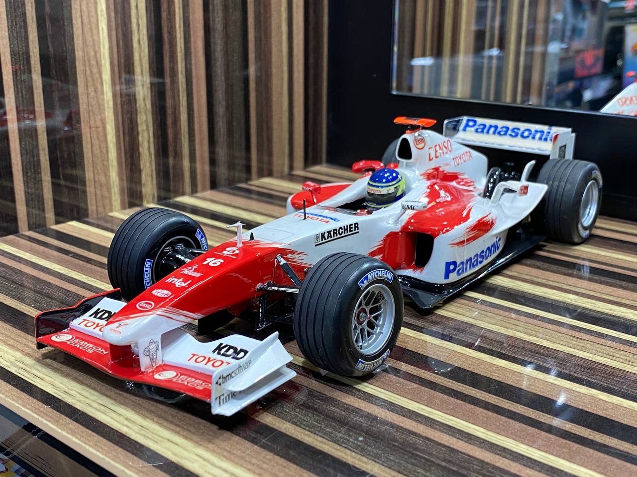 Panasonic Toyota Racing TF104 C. Da Matta Formula 1 Minichamps