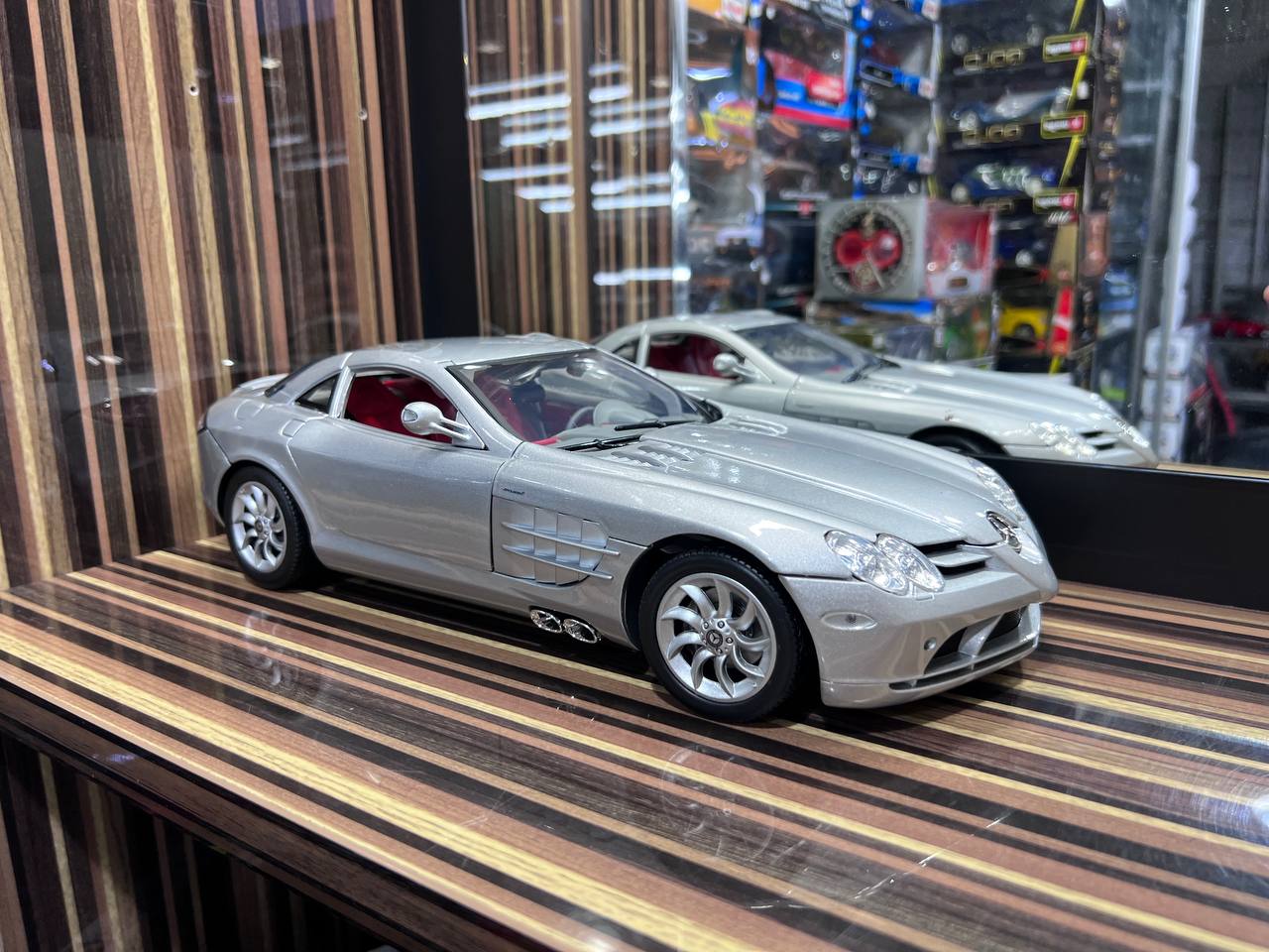 Top view of a silver Mercedes-Benz SLR McLaren wallpaper - Car Top view of a silver Mercedes-Benz SLR McLaren wallpaper - Car