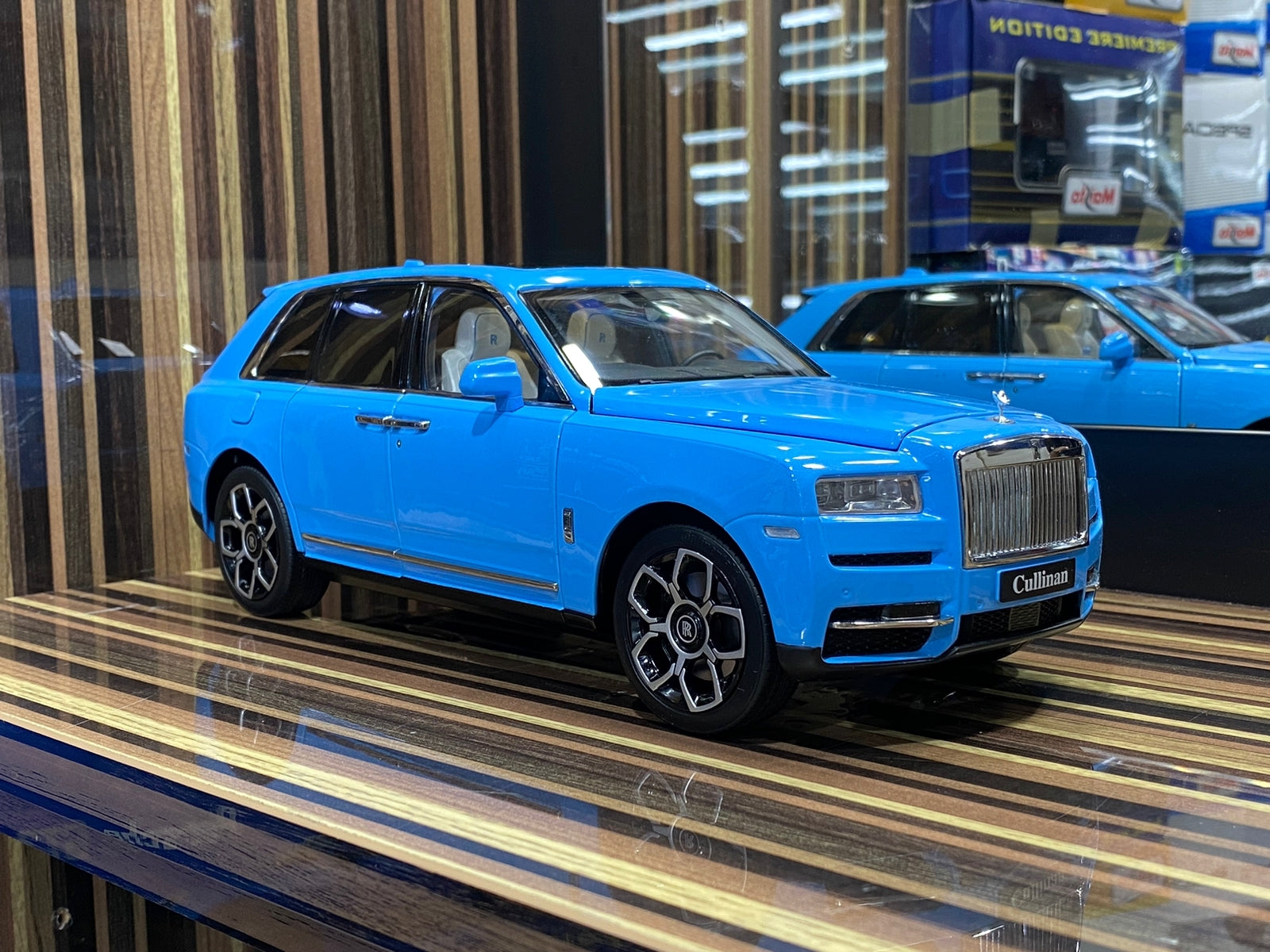 1/18 Diecast Rolls-Royce Cullinan Baby Blue Kyosho Scale Model Car