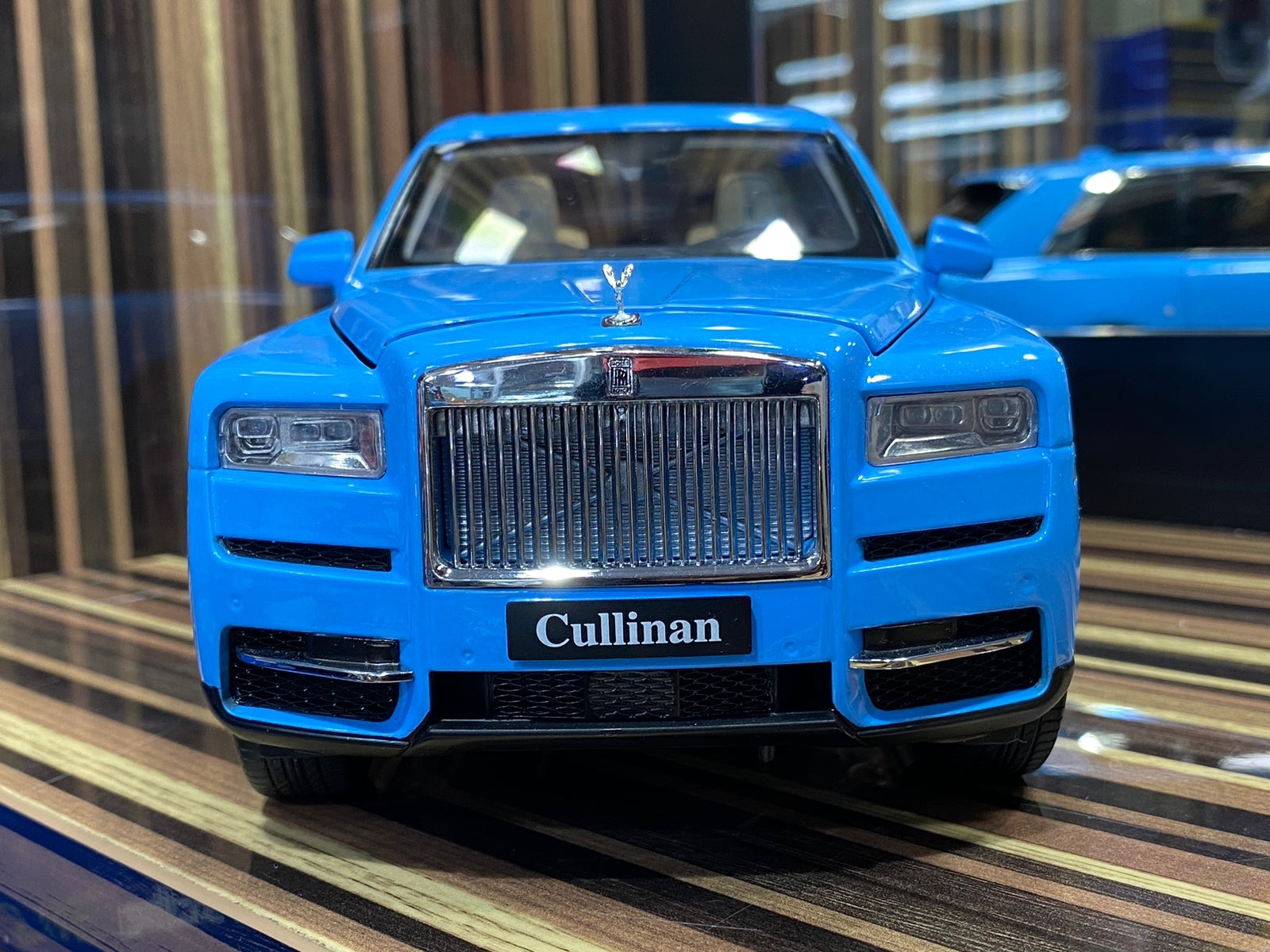 1/18 Diecast Rolls-Royce Cullinan Baby Blue Kyosho Scale