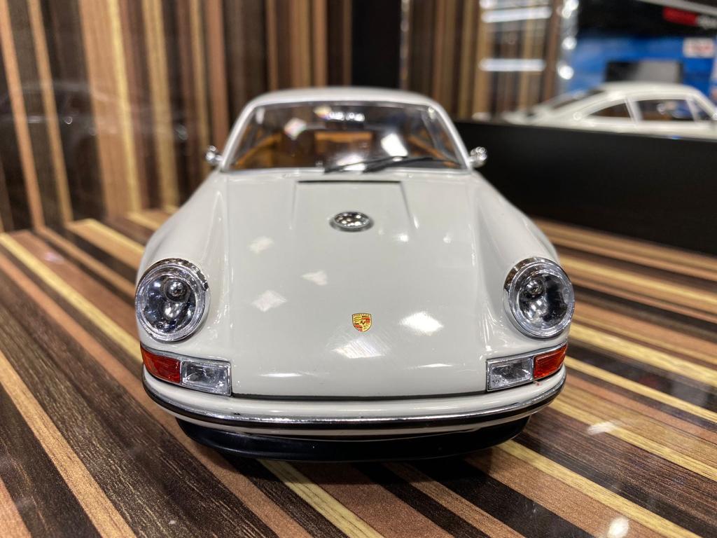 1/18 Deicast Miniature Delicate Model Porsche 911 Singer White model car