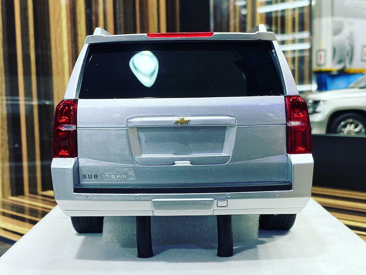1/18 Resin Chevrolet Suburban Tahoe LTZ 2015 Silver Model Car by GOC