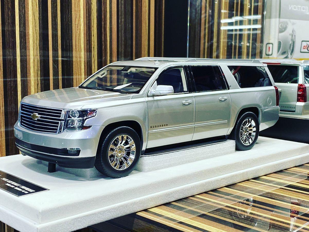 1/18 Resin Chevrolet Suburban Tahoe LTZ 2015 Silver Model Car by GOC